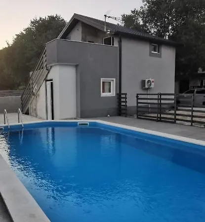 Kuca Za Odmor Nika Radonic